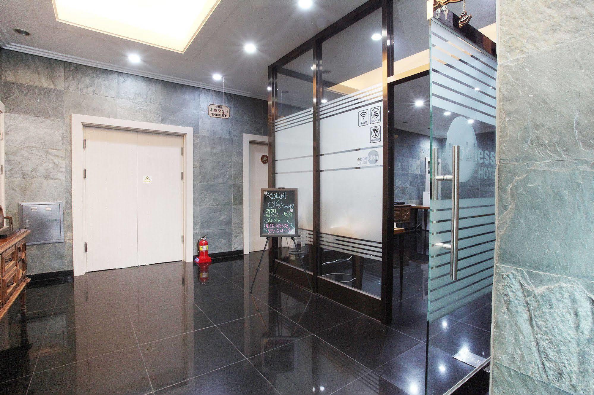 Noblesse Hotel Чеджудо Экстерьер фото