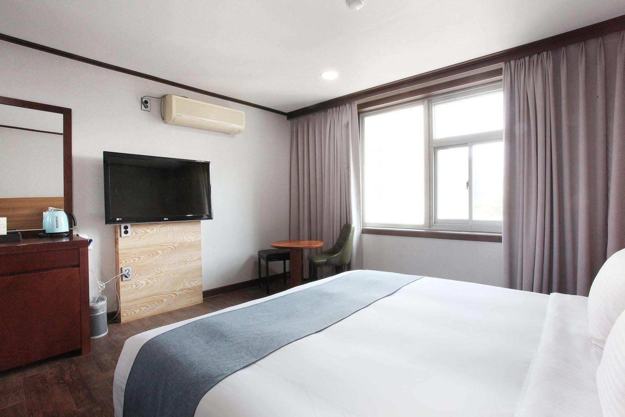 Noblesse Hotel Чеджудо Экстерьер фото