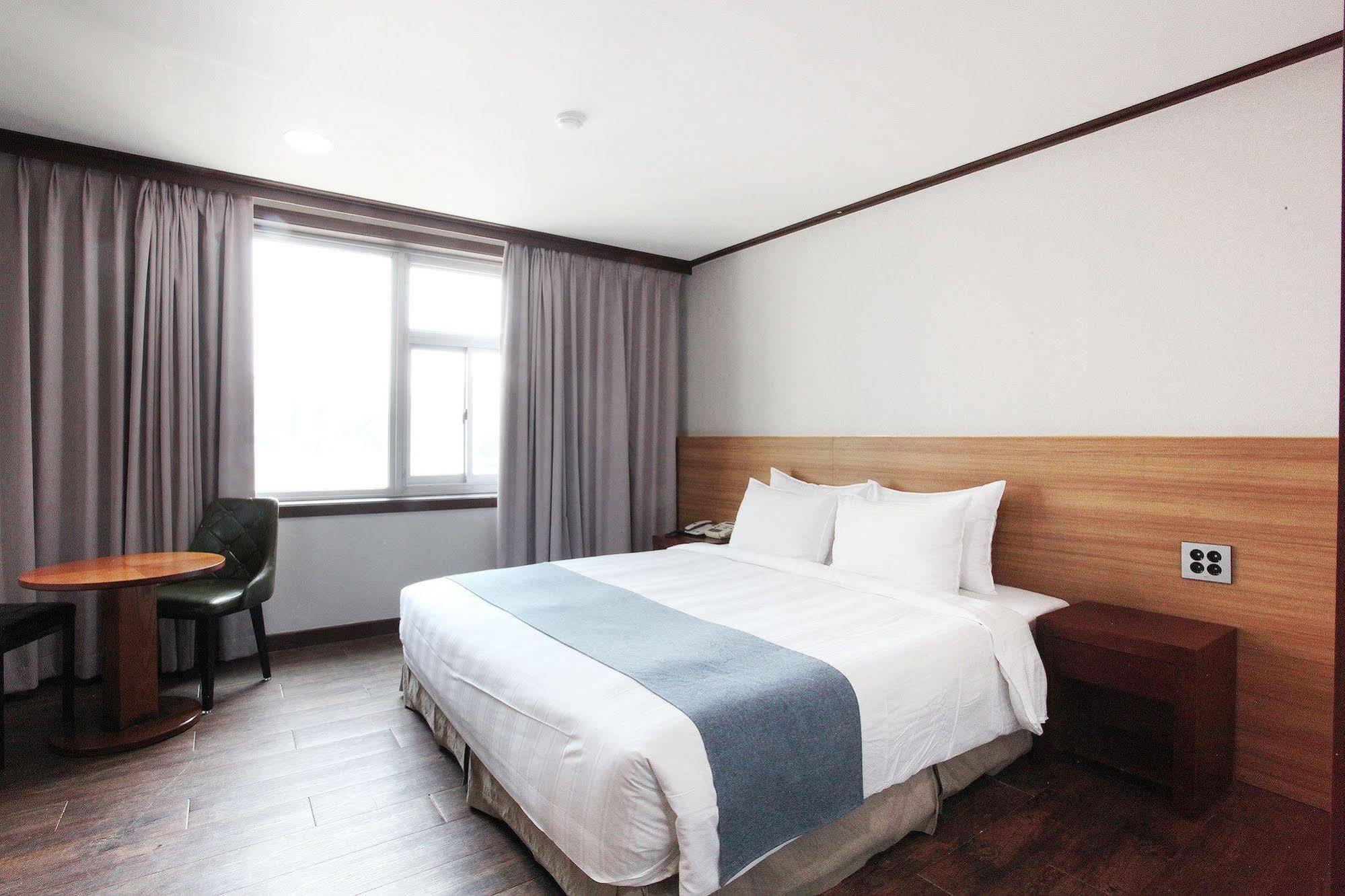 Noblesse Hotel Чеджудо Экстерьер фото
