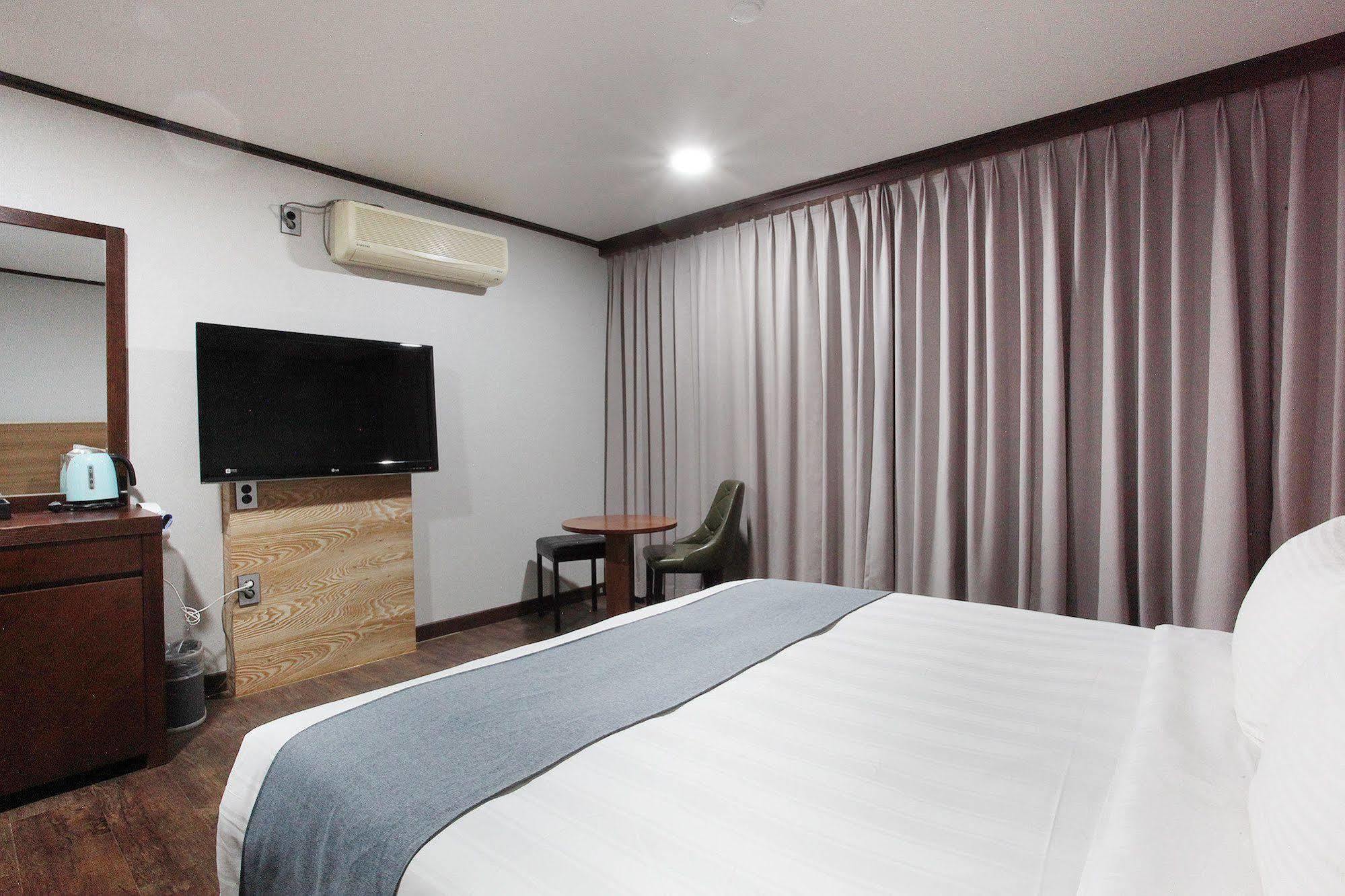Noblesse Hotel Чеджудо Экстерьер фото