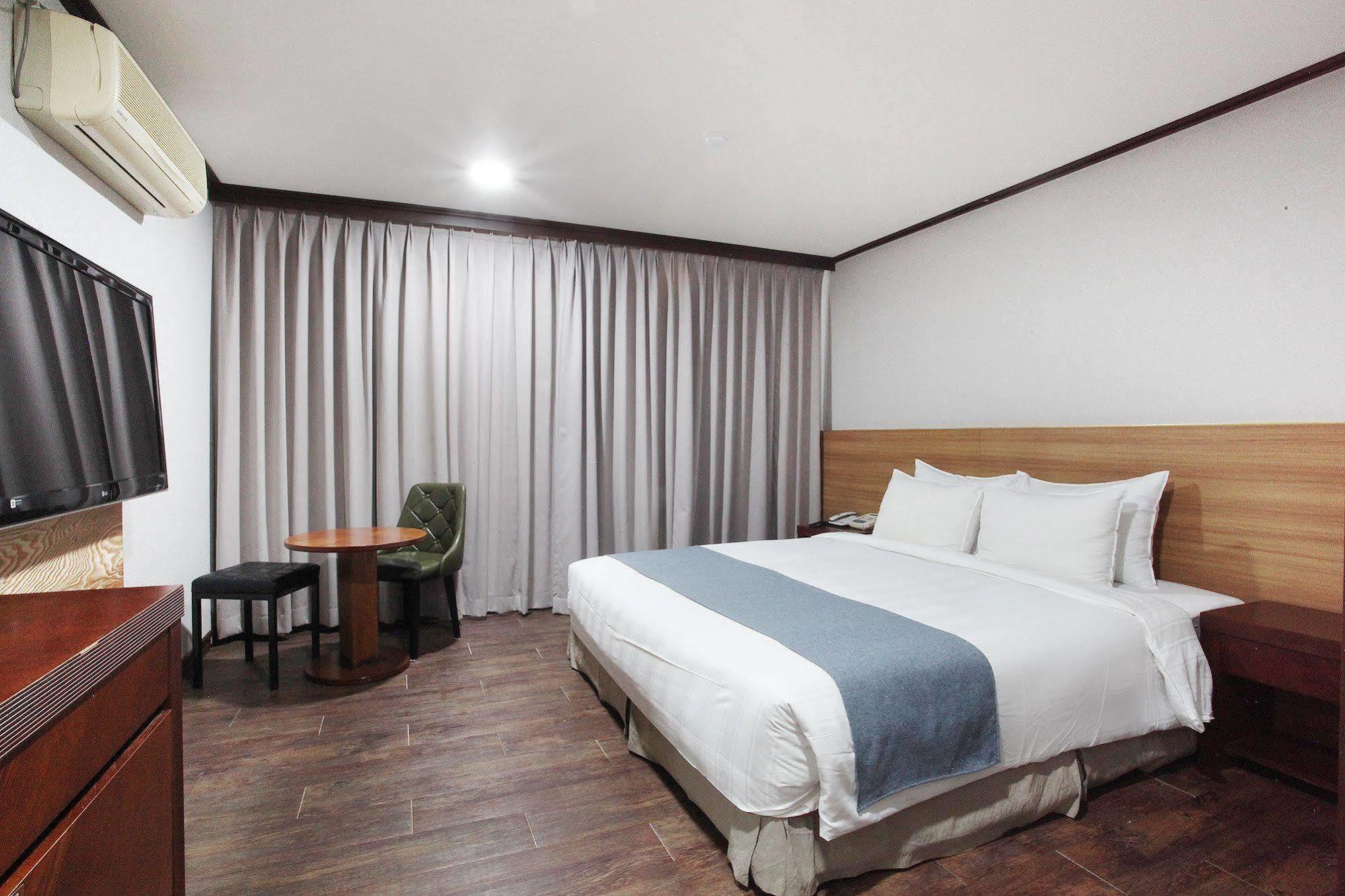 Noblesse Hotel Чеджудо Экстерьер фото