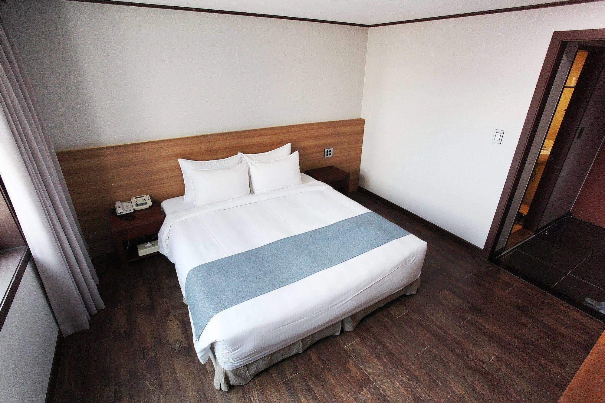 Noblesse Hotel Чеджудо Экстерьер фото