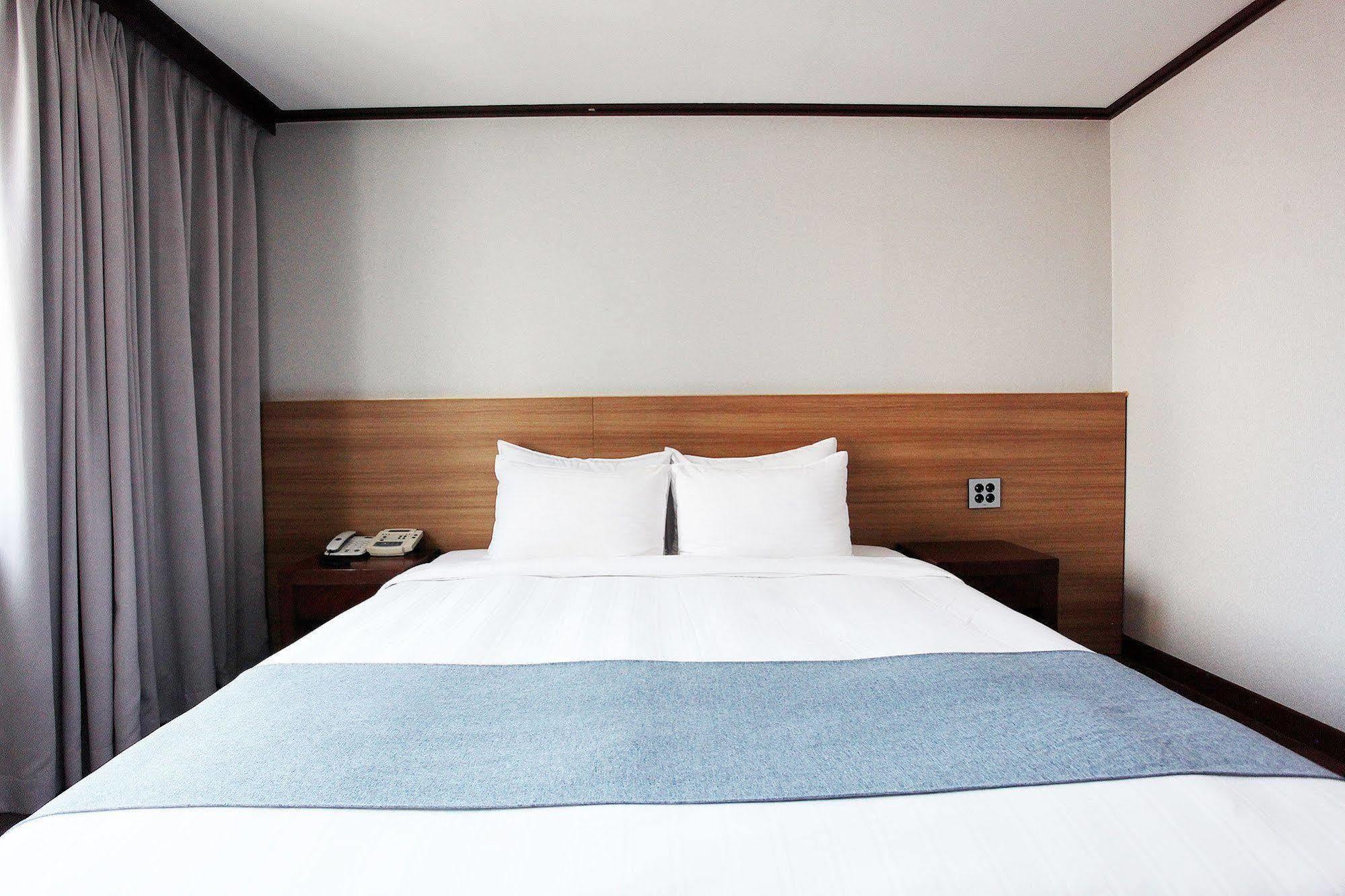 Noblesse Hotel Чеджудо Экстерьер фото