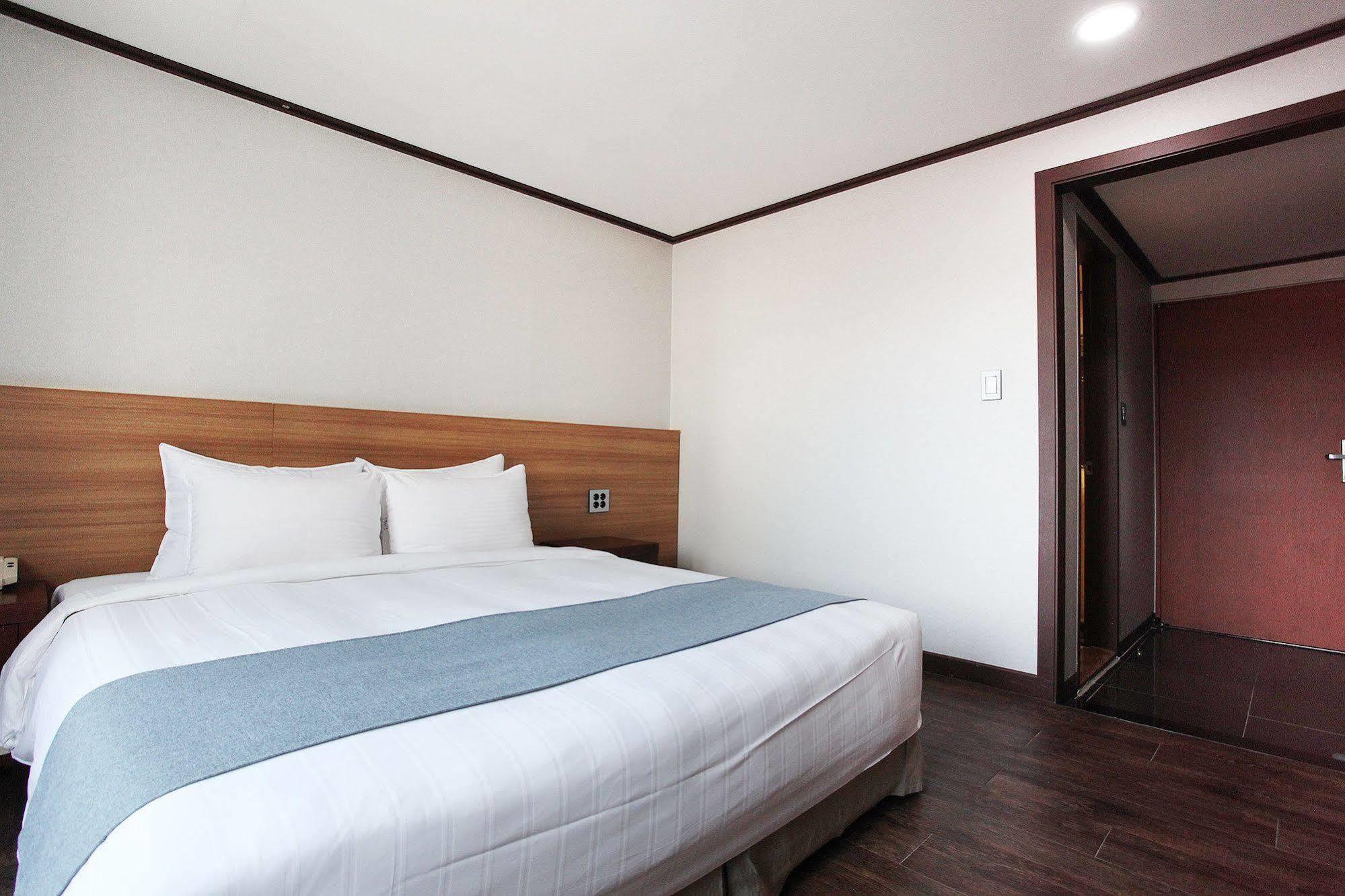 Noblesse Hotel Чеджудо Экстерьер фото