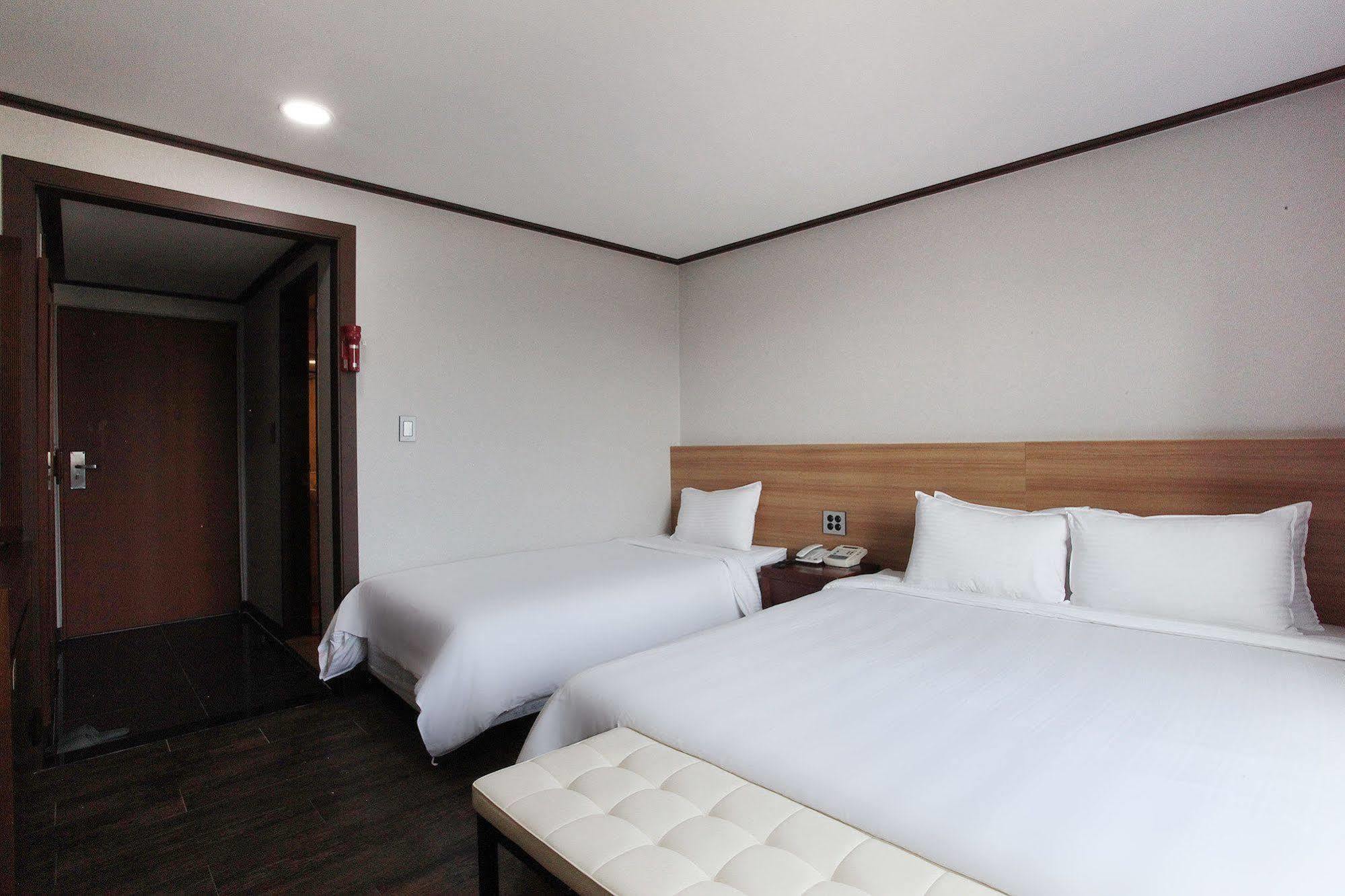 Noblesse Hotel Чеджудо Экстерьер фото